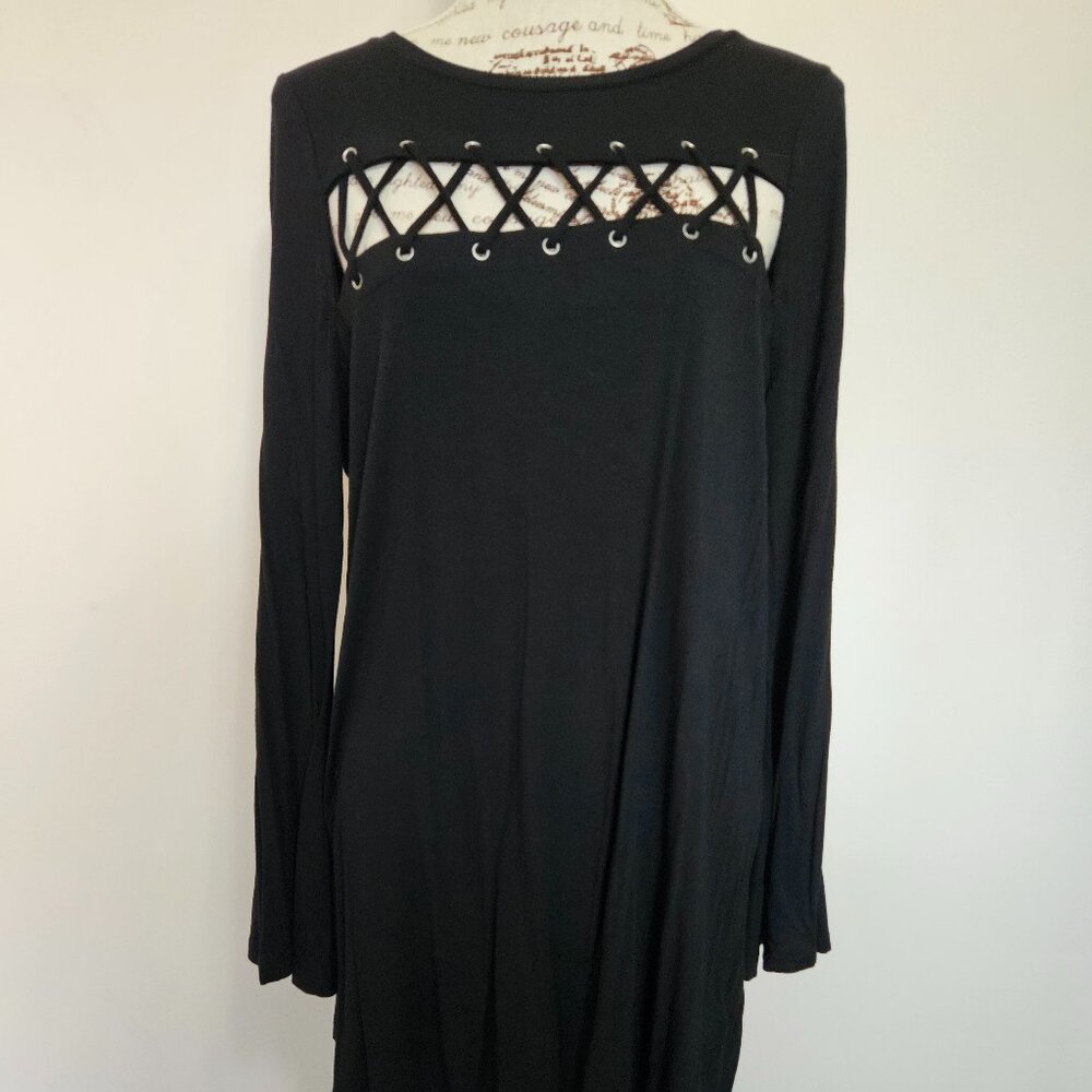 Tunic with laces